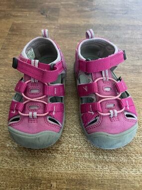 Kids Pink Closed-Toe Outdoor Sandals